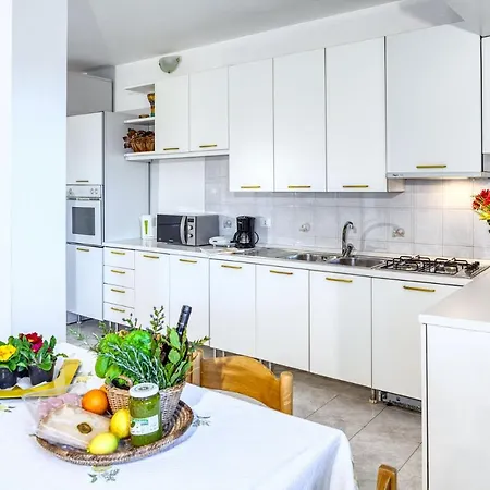 Apartment Glori Ai Di Imperia *